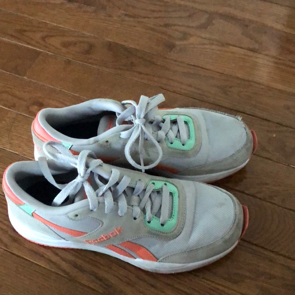 Womens tennis shoes